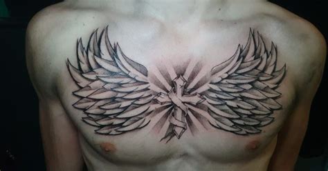 diseos tatuajes en el pecho para hombres|Diseños de tatuajes para hombres en el pecho: ideas。